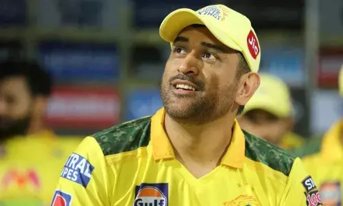 முதலில் வீரர்கள், பின்னர் தான் நான்: நெகிழவைக்கும் தோனியின் செயல் முதலில் வீரர்கள், பின்னர் தான் நான்: நெகிழவைக்கும் தோனியின் செயல்